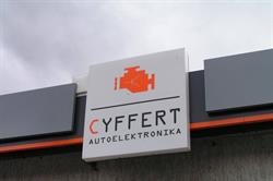 Cyffert. Autoelektronika, Psarskie godziny otwarcia