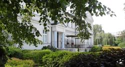 Biały Pałac Palczew, Warka godziny otwarcia