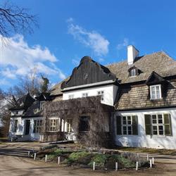MUZEUM ZIEMI ŚREDZKIEJ DWÓR W KOSZUTACH, Środa Wielkopolska godziny otwarcia