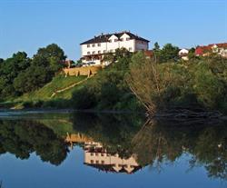 Bursztynowy. Hotel i restauracja, Józefów nad Wisłą godziny otwarcia