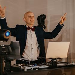 DJ Maniek, Luboń godziny otwarcia