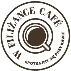 W Filiżance Cafe Poznań Śniadania Kawiarnia Kolorowe Drinki Domowe Ciasta Wege Ogródek Letni, godziny otwarcia