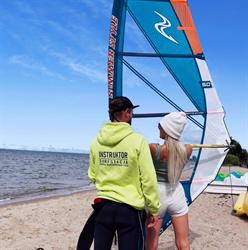 Surfstacja Szkoła sportów wodnych. Konrad Nowak, Rewa godziny otwarcia