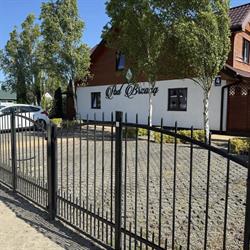 Pod Brzozą, Chłopy godziny otwarcia