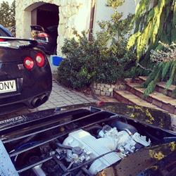 Johny Garage, Krobia godziny otwarcia