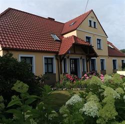 Pokoje tuż przy plaży, Chłopy godziny otwarcia