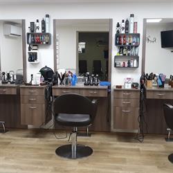 Salon Fryzjerski, Sławno godziny otwarcia
