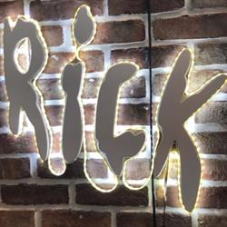 Fast Rick, Tychy godziny otwarcia