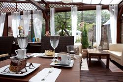 Cafe Patio, Rewal godziny otwarcia
