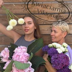 Kwiaciarnia Viktoria, Koło godziny otwarcia