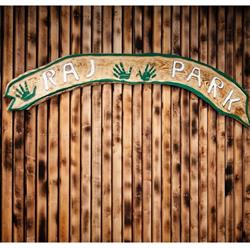 Raj-Park, Ławki godziny otwarcia