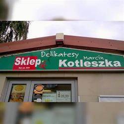 Sklepik Marcin Kotleszka, Koło godziny otwarcia