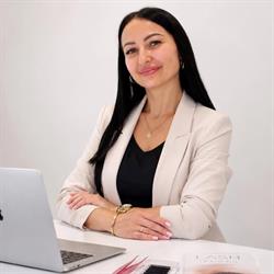 LadyVLash Olena Vaskovska, Tychy godziny otwarcia