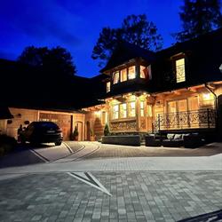 Rancho Zalinski, Bustryk godziny otwarcia