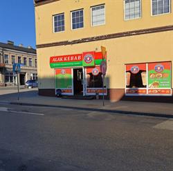 Alak Kebab, Koło godziny otwarcia