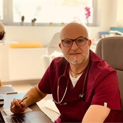 Medycyna estetyczna Dermatolog Żylaki - SKinMed Gliwice, godziny otwarcia