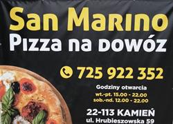 Pizzeria San Marino, Kamień godziny otwarcia