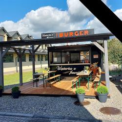 Wyżerka u Nawoja, Nawojowa godziny otwarcia