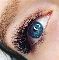 Stylizacja rzęs i brwi Dominika Witkowska salon PRZYSTANEK PIEKNA, Sulejówek godziny otwarcia