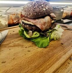 Masny Burger, Zarzecze godziny otwarcia