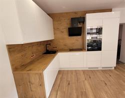 Black Red White salon patronacki. Lubliniec ul. Oleska 26, godziny otwarcia