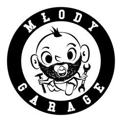 Młody Garage, Skopanie godziny otwarcia