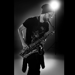 Przemek Szafarz – Saksofonista, wokalista, DJ, Łódź godziny otwarcia