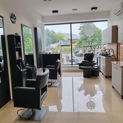 Salon Fryzjerski, Stróże godziny otwarcia